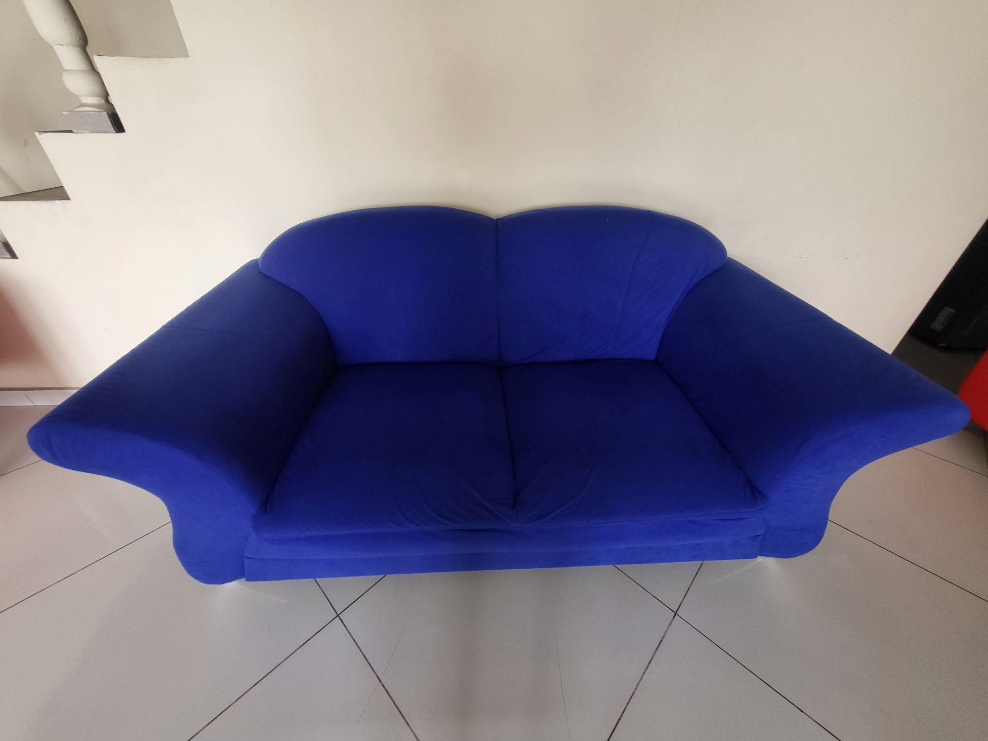 Vând urgent sofa culoare albastru