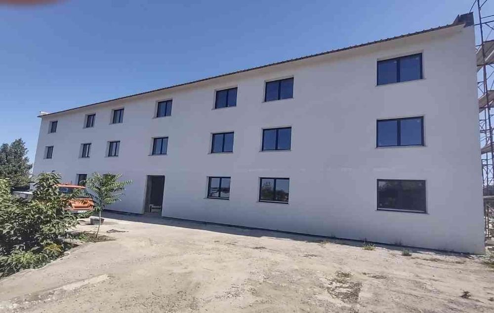 INVESTIȚIE DE TOP! Cladire renovata exterior 20.000 mp Teren –