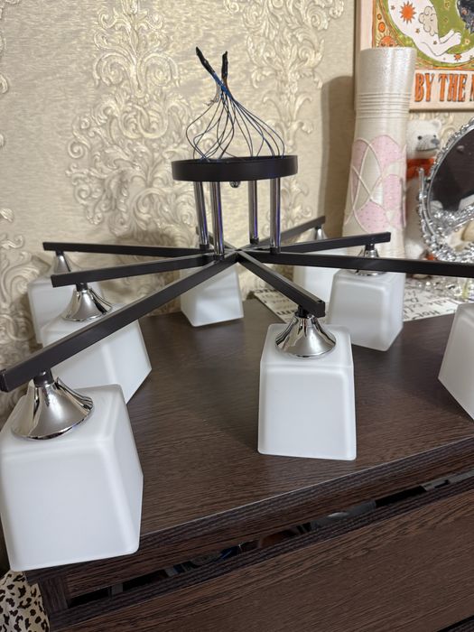 Люстра 8-ми рожковая , в идеальном состоянии