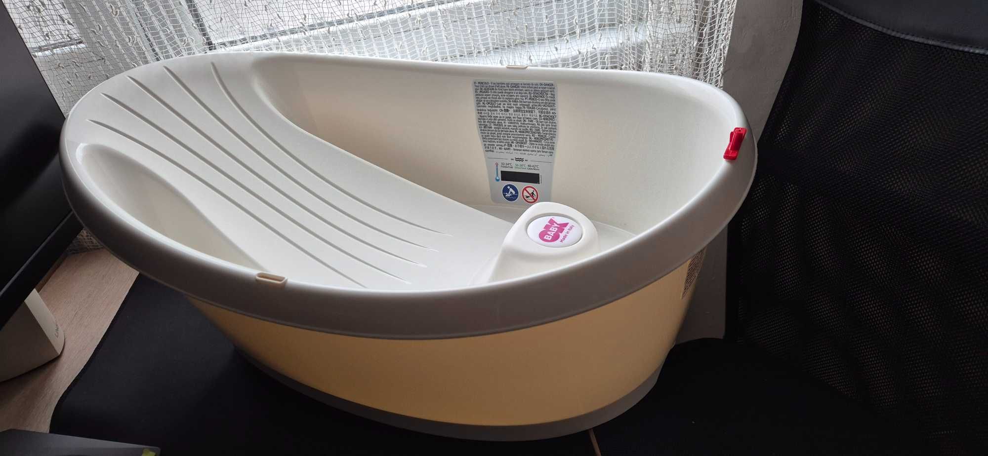 Baby bathtub with a stand