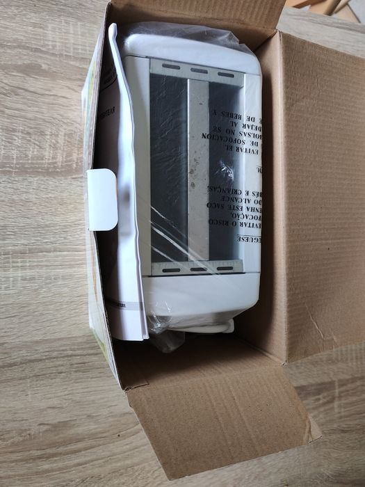 Продавам тостер Elekom