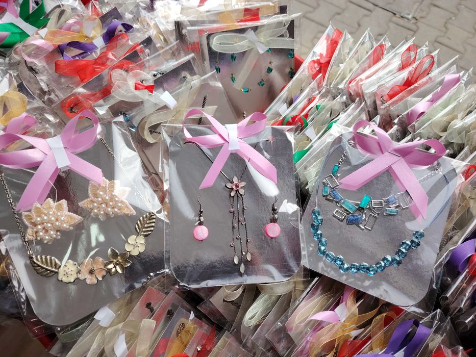 Бижута , комплекти от 4лв до 12лв