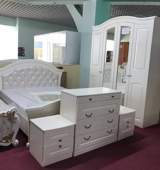 Спальный гарнитур 200000