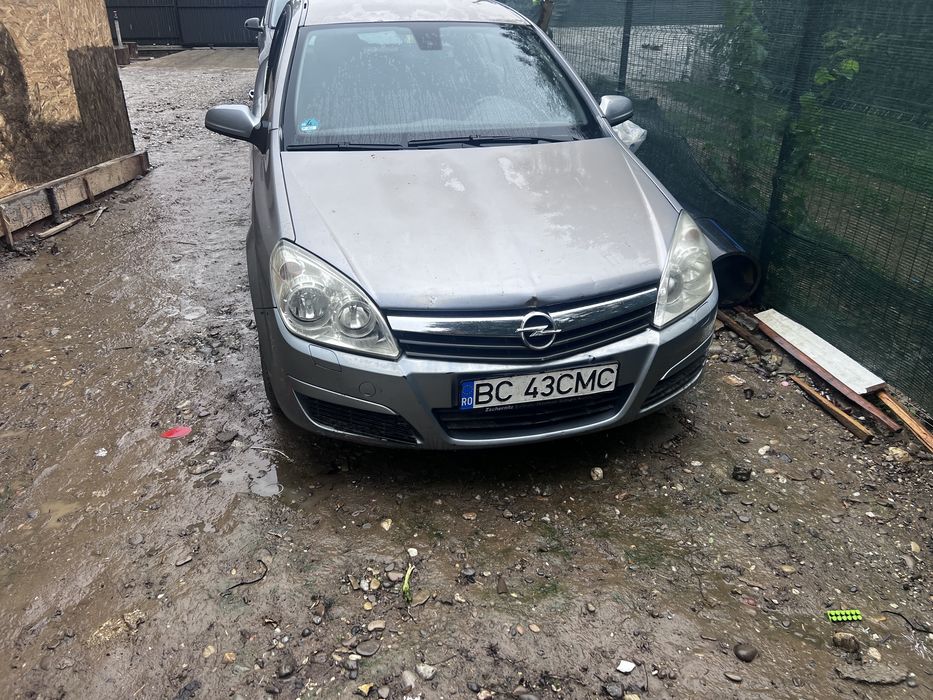 Opel Astra H 1.7 diesel înmatriculată, motor bun 4000 lei