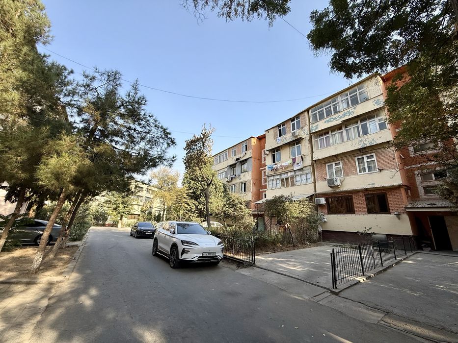 Срочно продам 2 ком Юнусабад 6 квартал Посольство США