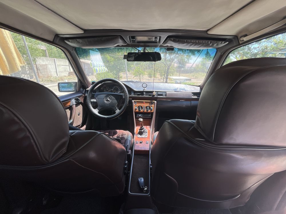 W124 Mercedes - Benz