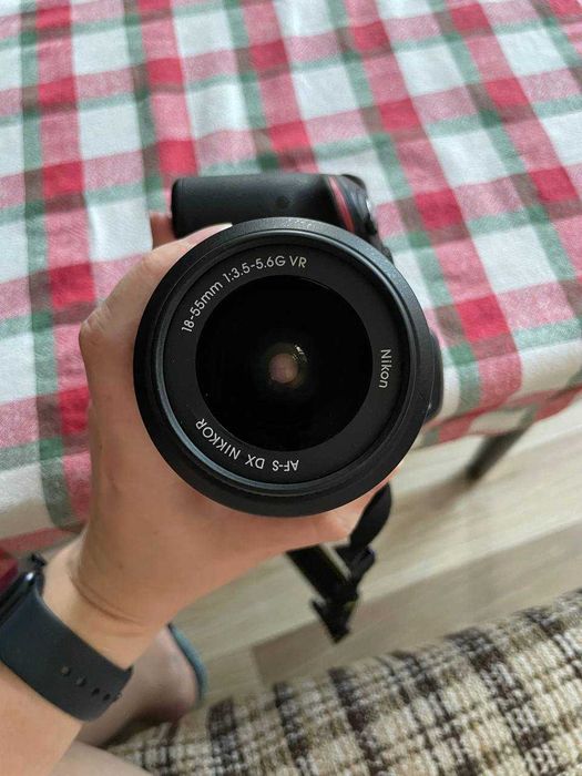 Продавам фотоапарат Nikon D3200