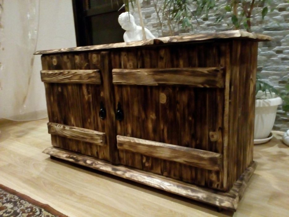 Уникален състарен дървен шкаф