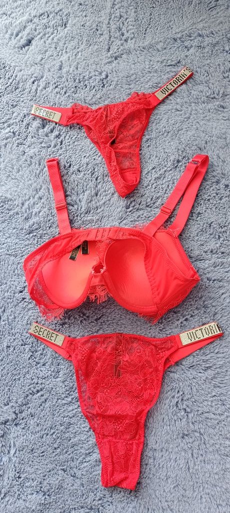 Victoria's secret червен дантелен сутиен, бикини и прашки сет