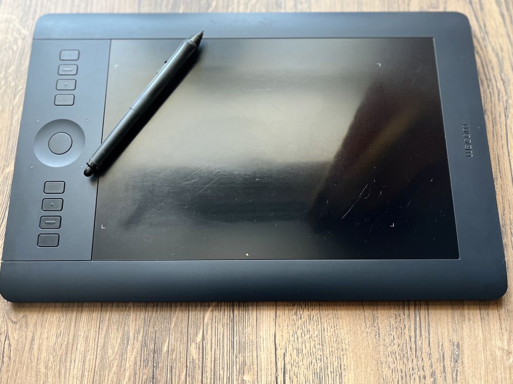 Графический планшет Wacom Intuos Touch Medium Tablet PTH-651