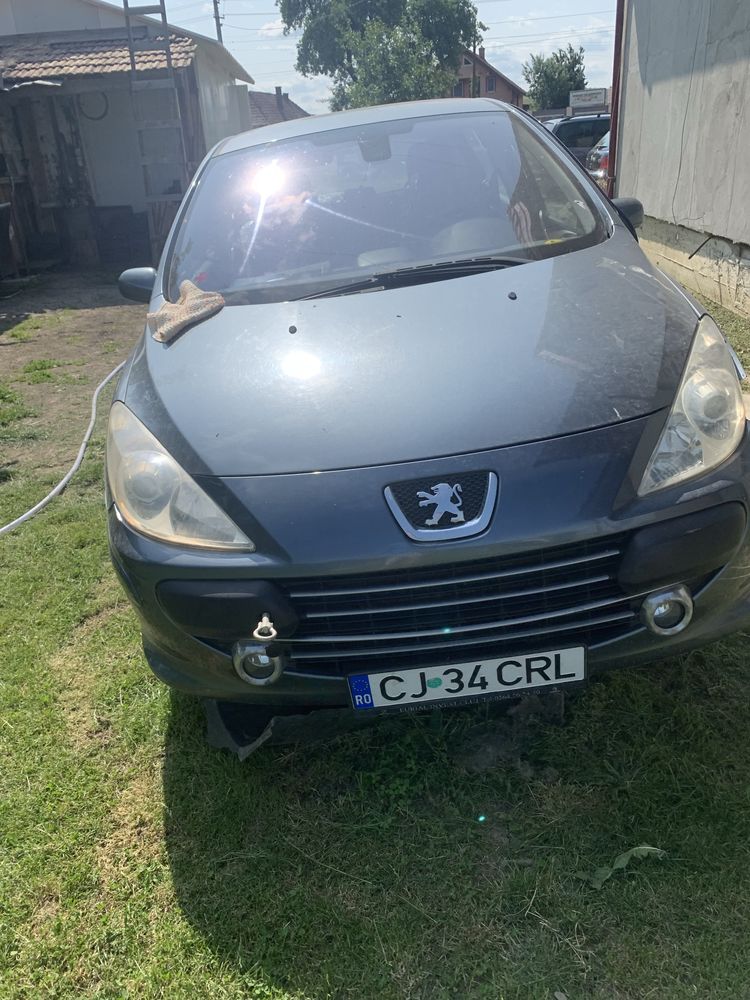 Vand sau dezmembrez peugeot 307