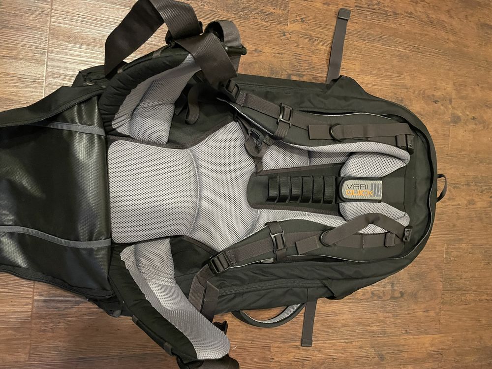 Раница - Deuter Traveller 70+10 и Deuter flight cover