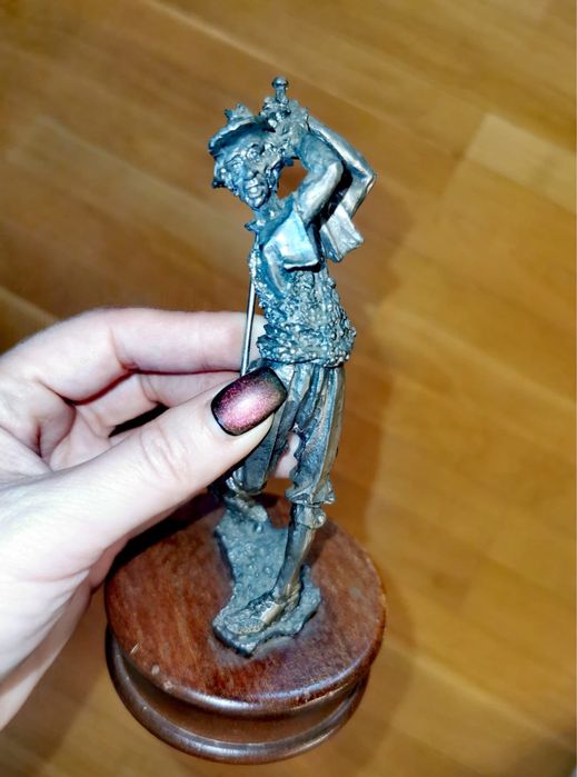 Сламена фигура кукла скиор на ски в екип и без щеки !