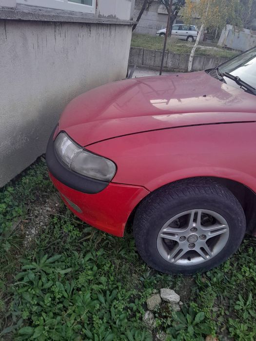 Продавам Опел Вектра 1.6.