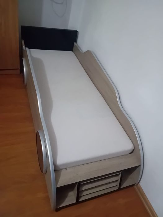 Vând pat pentru copii.