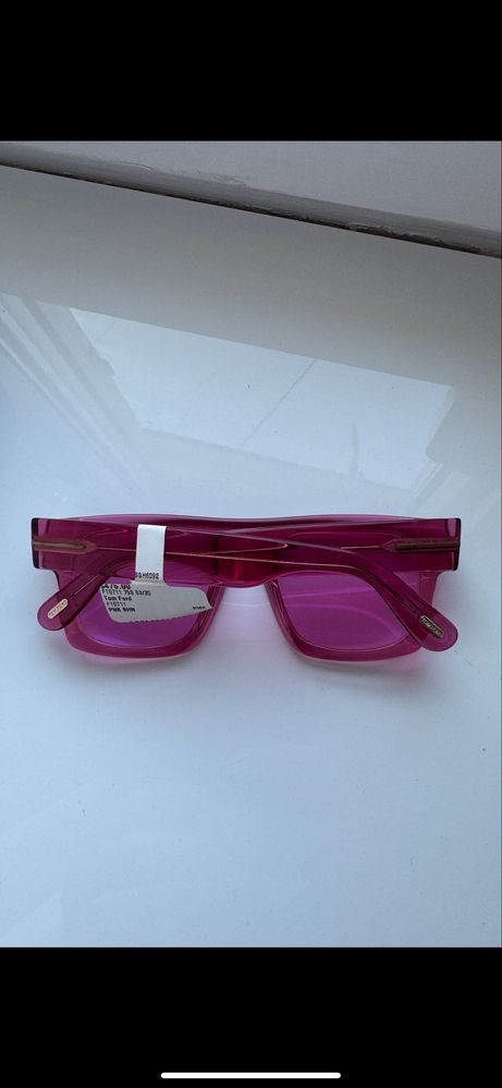Vand ochelari de soare Tom Ford
