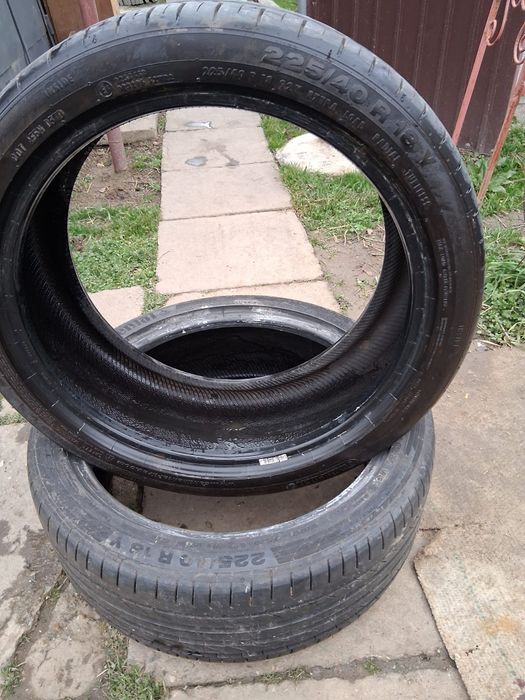 Vând cauciucuri Continental 225/40R18