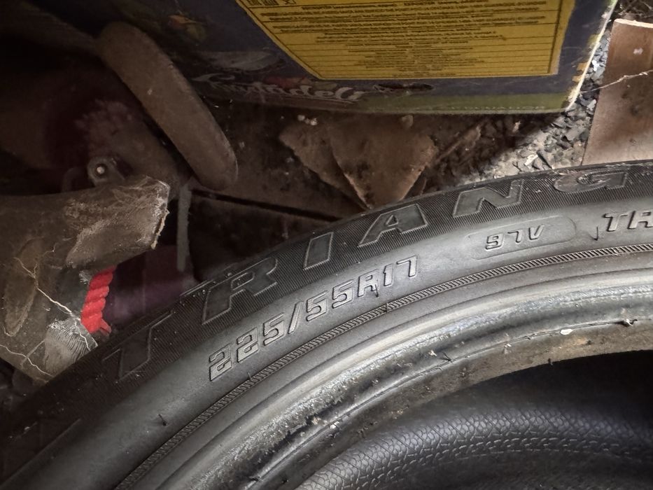 Шины размер 225/50/17 2 штук 225/50/17 2 штук донгелек сатылады ,почти