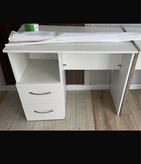 Маникюрный стол для салона