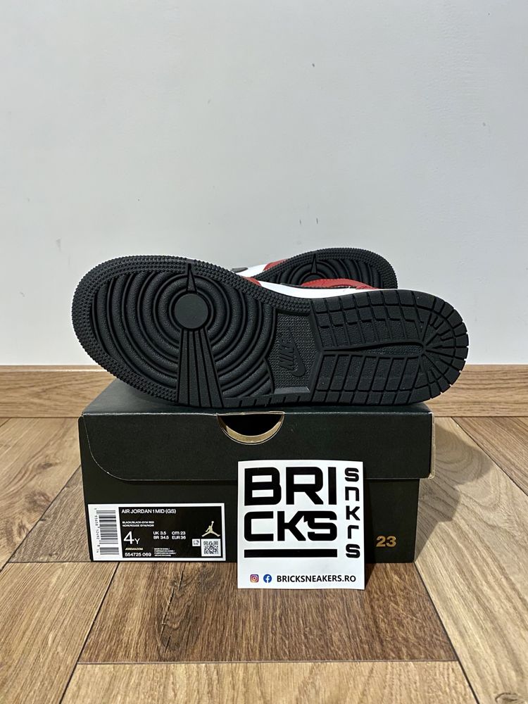 Nike Air Jordan 1 Mid Chicago Black Toe GS