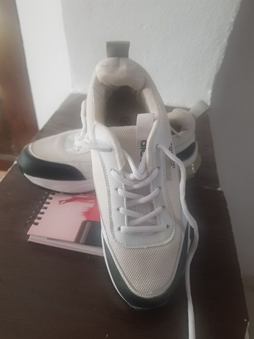 Adidași de dama purtați o singura data