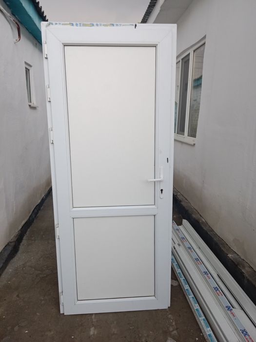 Продам пластик дверь 2 метр х 85