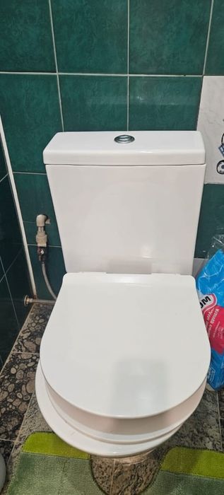 Продаётся унитаз в отличном состоянии!Классическая  модель "компакт"