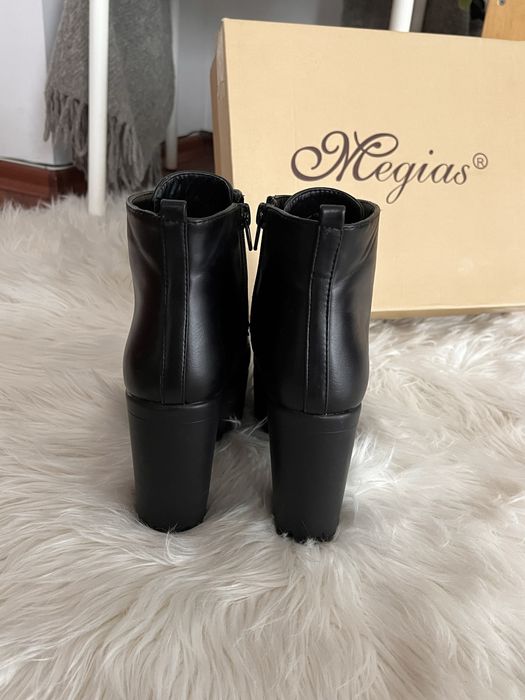 Дамски боти с ток Megias