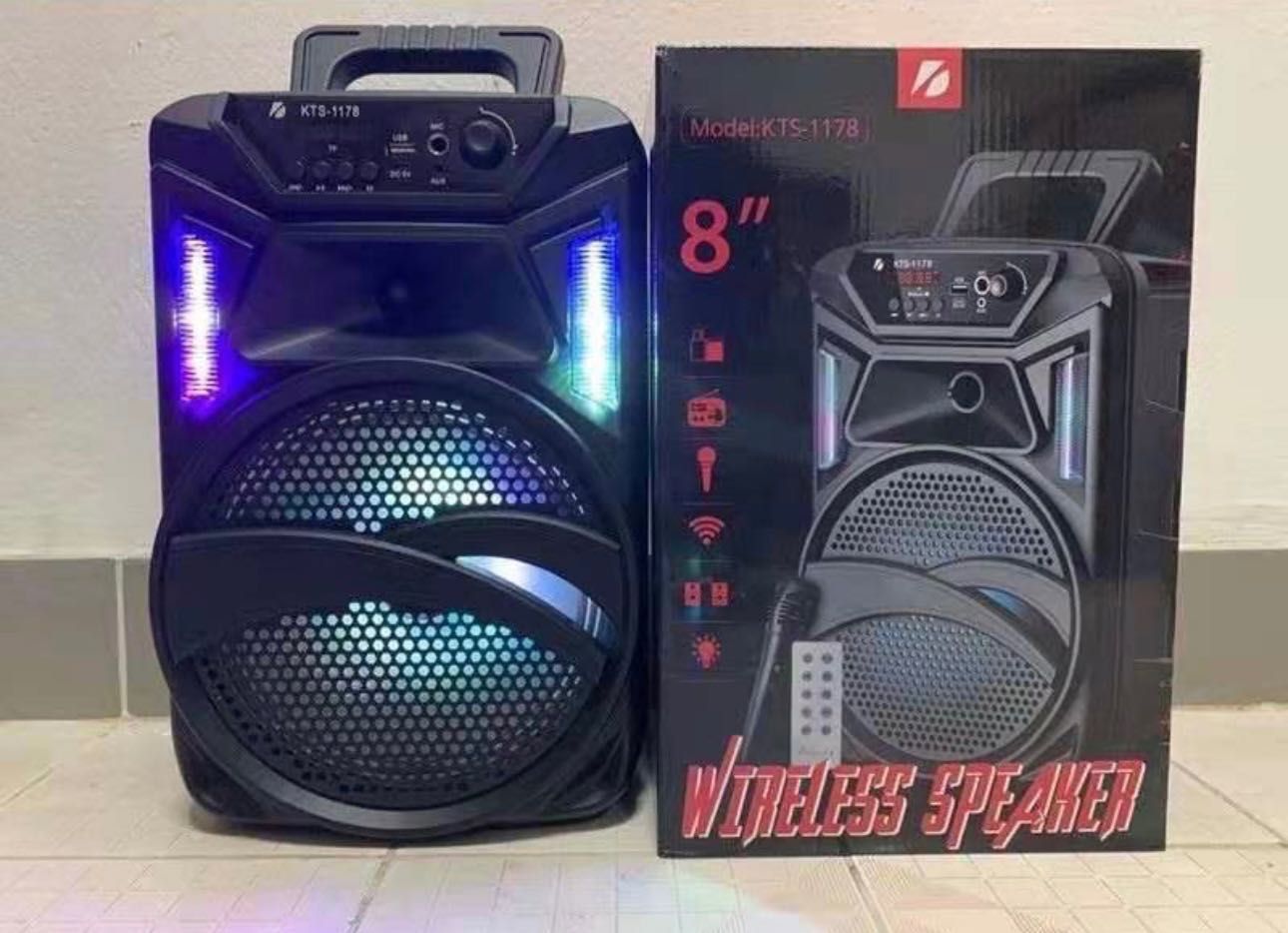 Мощна тонколона с жичен микрофон