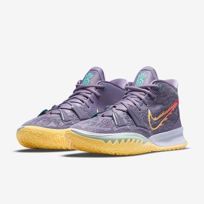 Волейбольные и баскетбольные кроссовки Nike Kyrie 7
