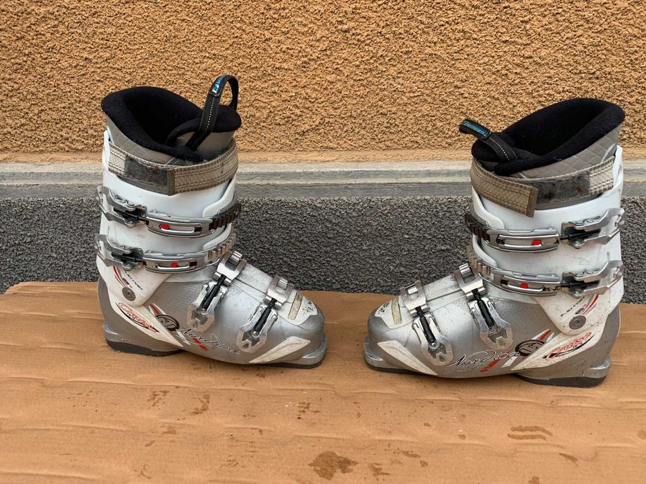 Clapari ski schiuri Nordica NFS marime EUR:40 Mondo:26 Flex:65