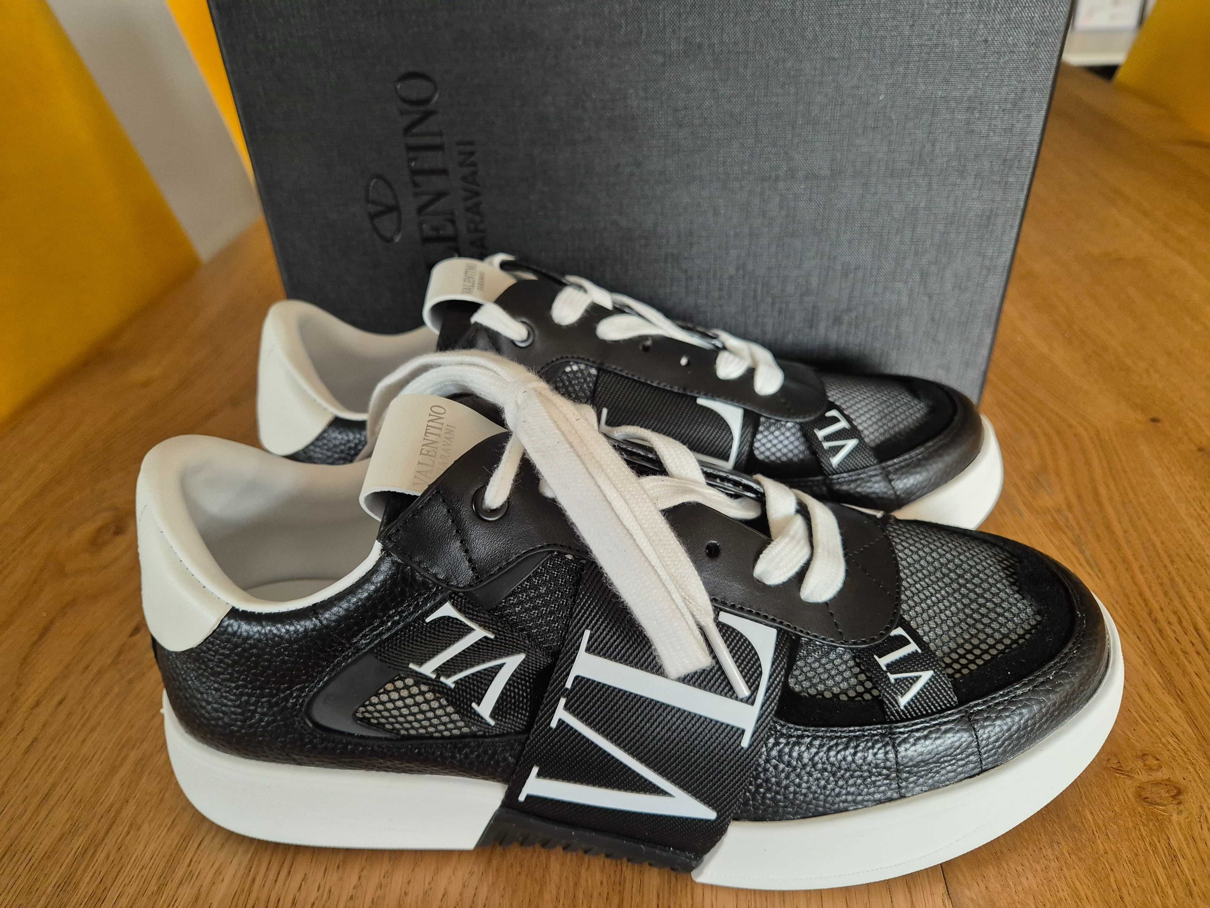 Мъжки обувки Valentino