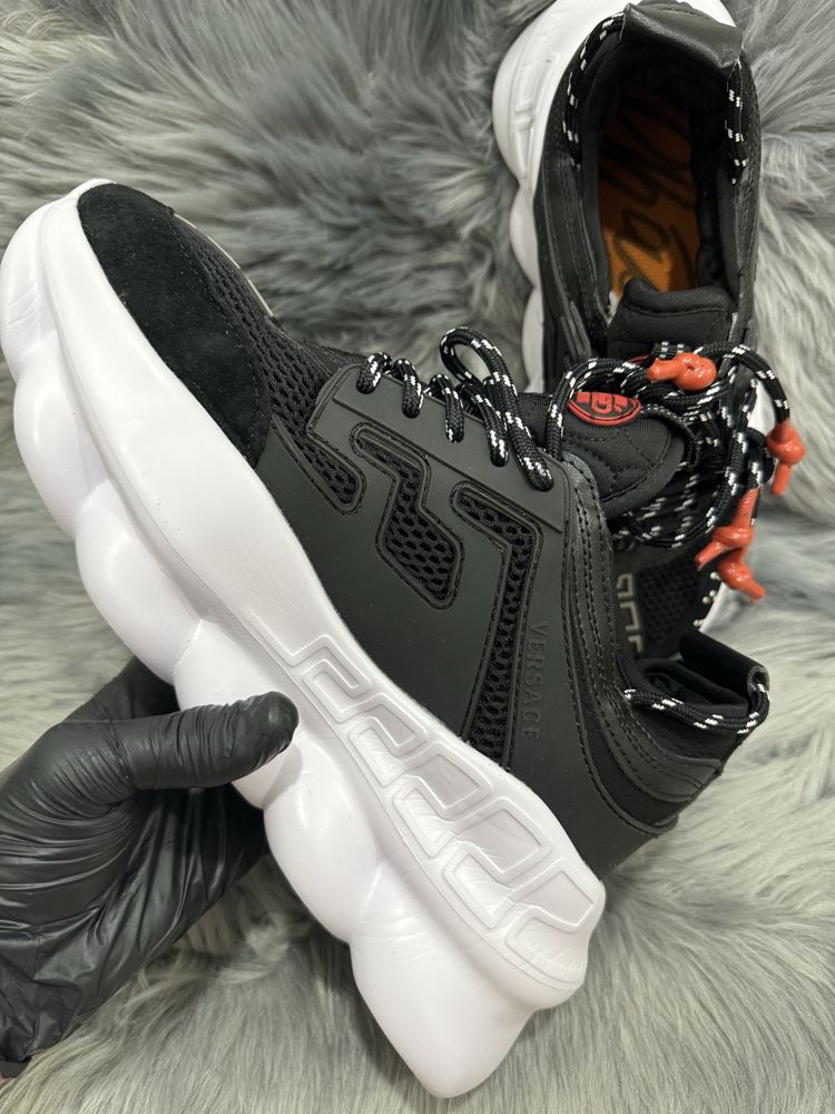 40-44 Versace Chain Reaction Black
