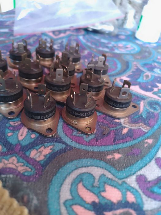 14 bucăți noi BTA40-400A/BTA25-600B/BTA25-700B
Thyristor TRIAC 600V 42