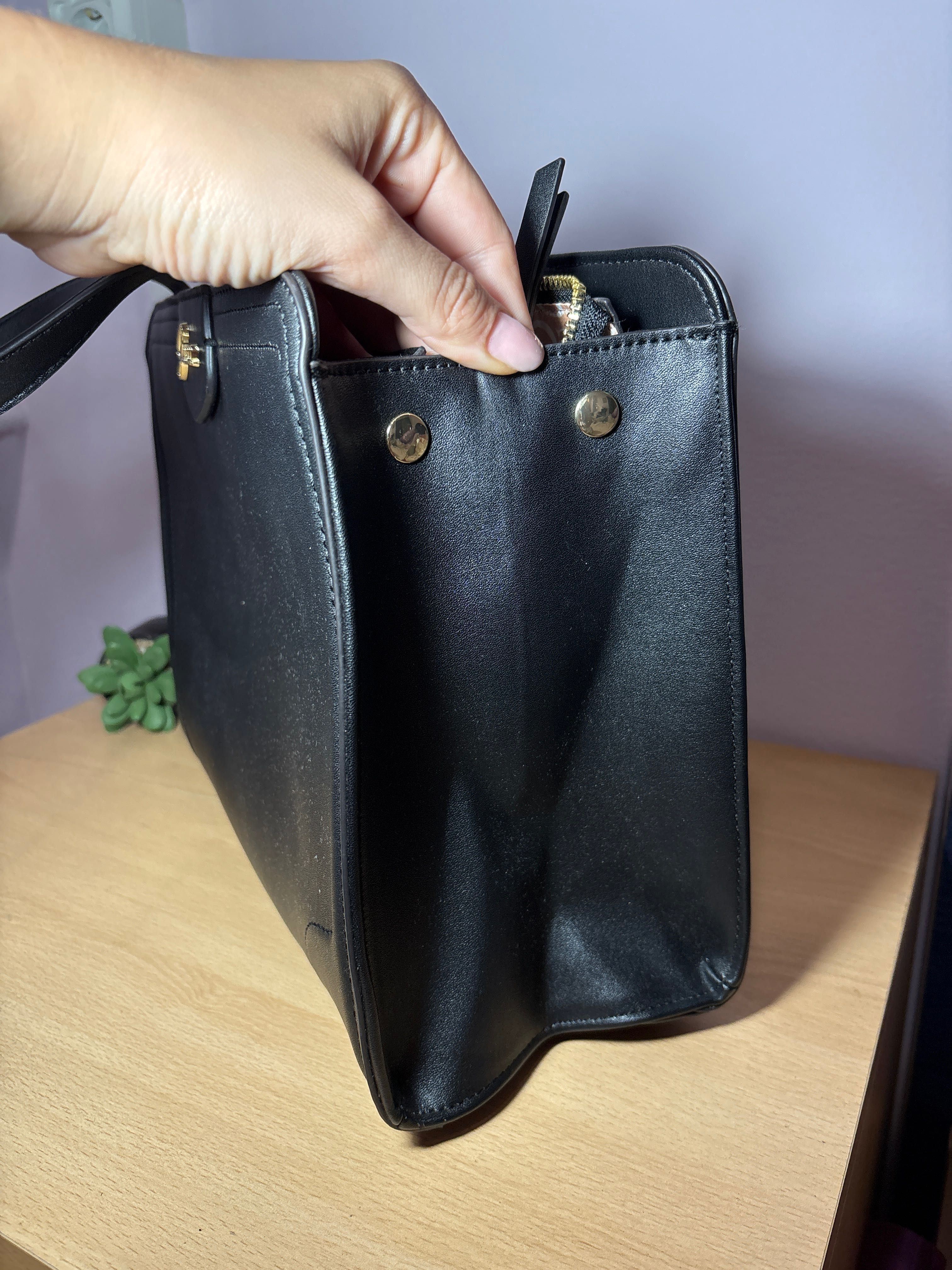 Черна дамска чанта Guess