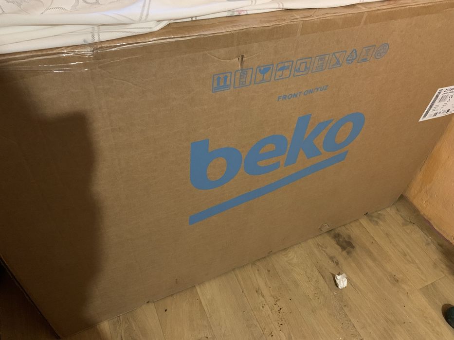 Vand lada frigorifica nouo la cutie ne deschidsa