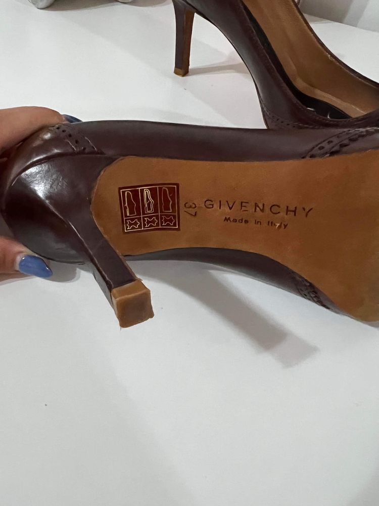 Pantofi Givenchy