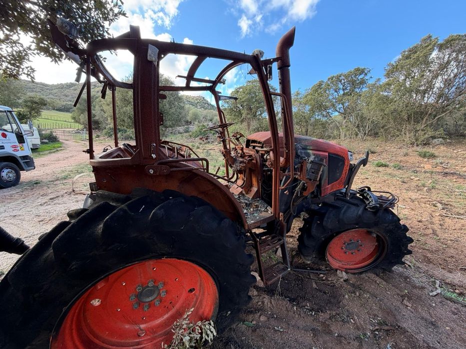 Kubota M5-112 – pentru piese / avariat după incendiu

Vând tractor Kub