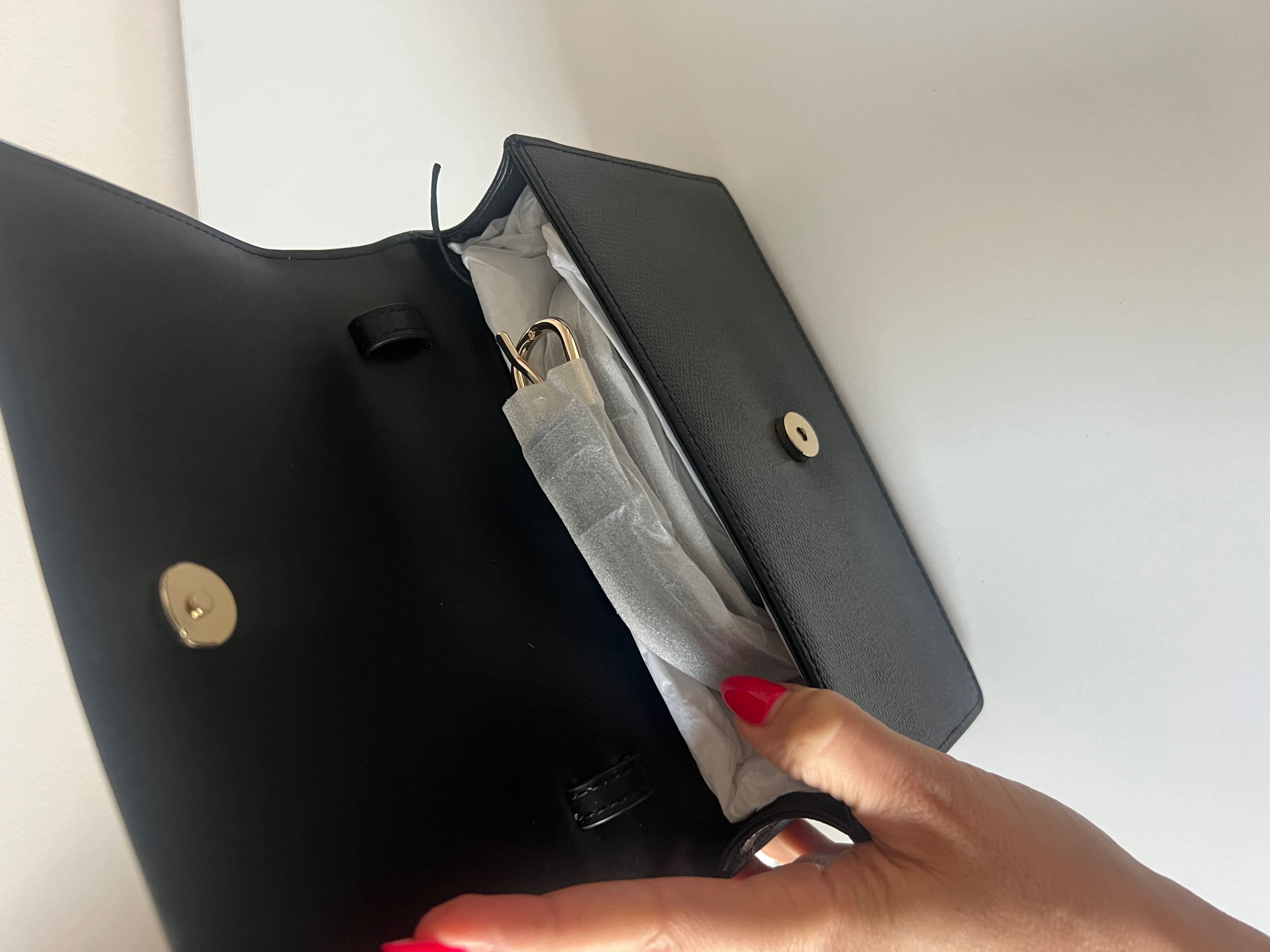 Чисто нова чанта Furla - черна, тип клъч