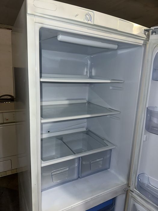 Хладилник +гаранция. Височина 140см с фризер. Безплатна доставка София