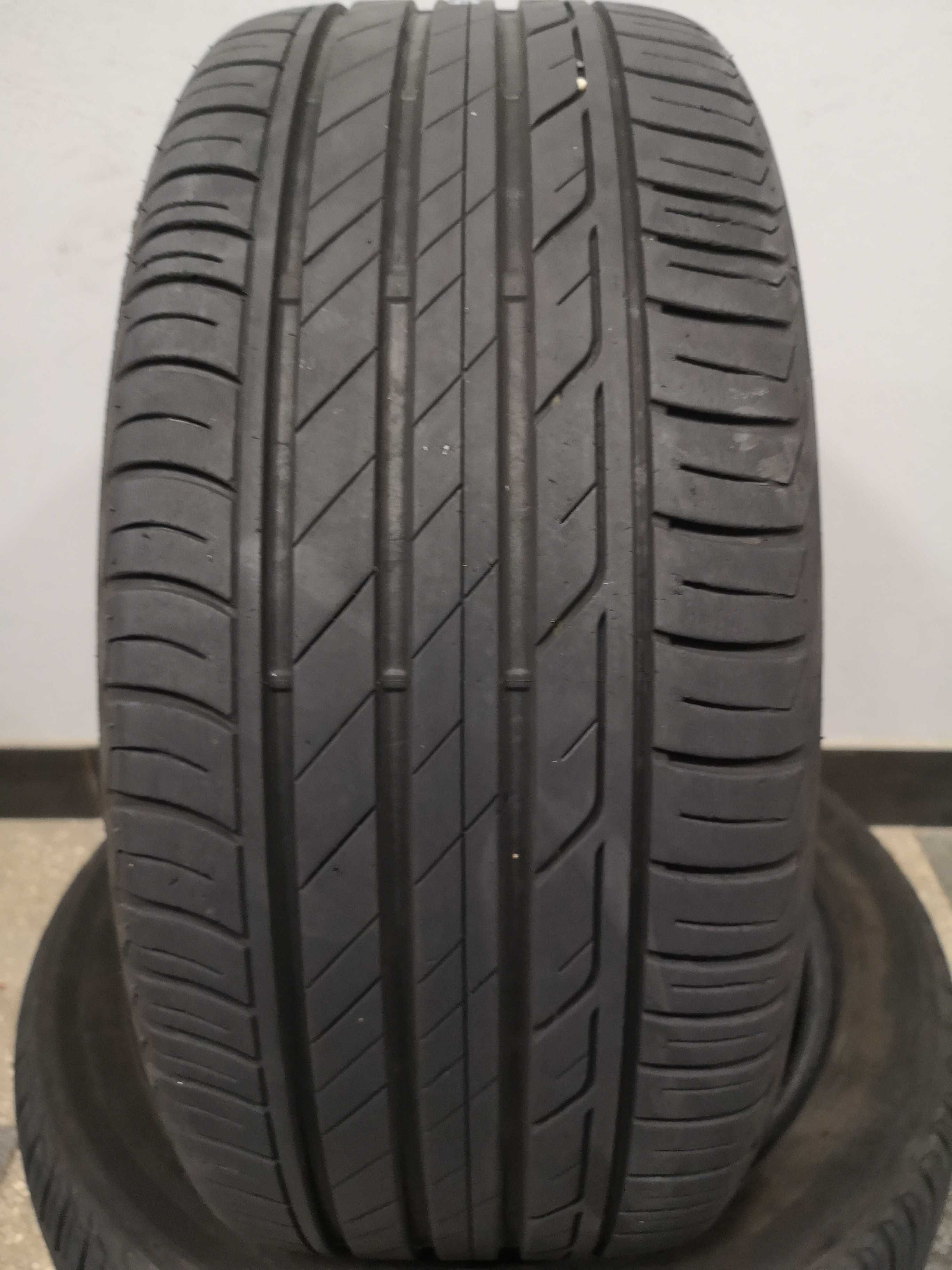 2бр 225/45/17 BRIDGESTONE 6,5мм грайфер дот:19г безплатен монтаж