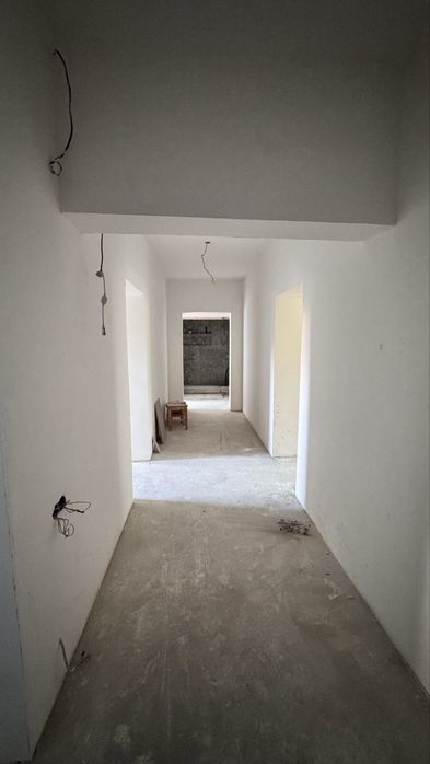 Квартира своя 4 комнаты продаю