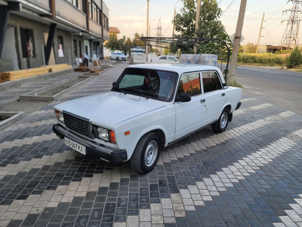 Lada 2107 sotiladi
