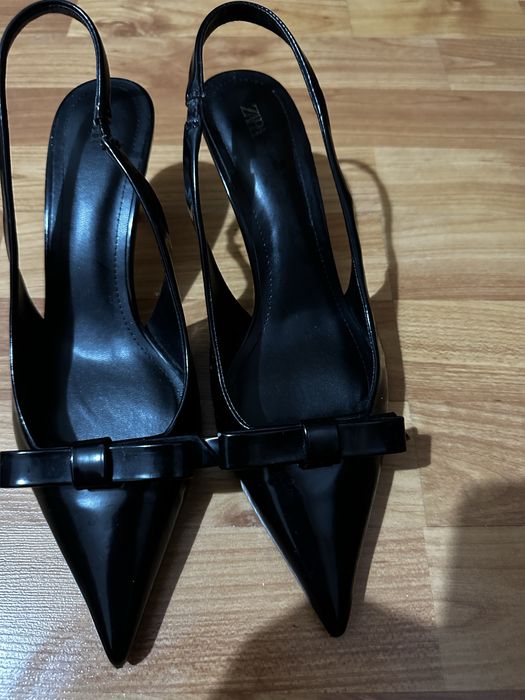 Елегантни обувки на нисък ток