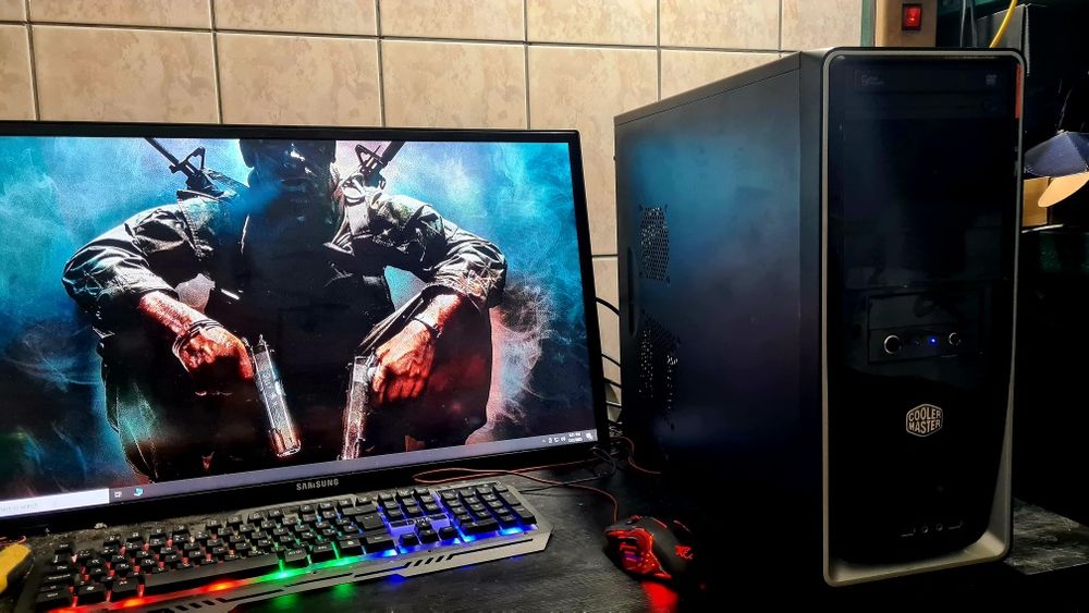 Unitate PC Gaming i5 7400 video 4GB RX 570 8GB RAM SSD