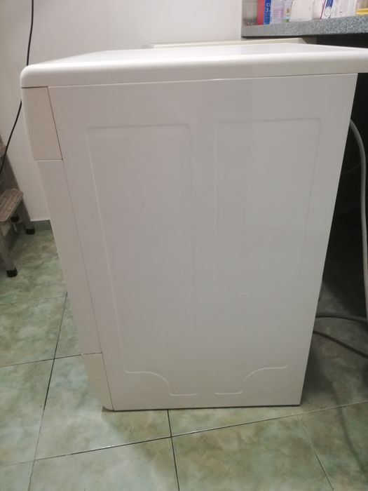 Продавам сушилня Whirlpool 6 sense