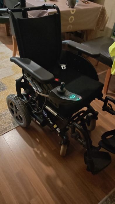 Vând cărucior electric pentru persoane cu dizabilitati