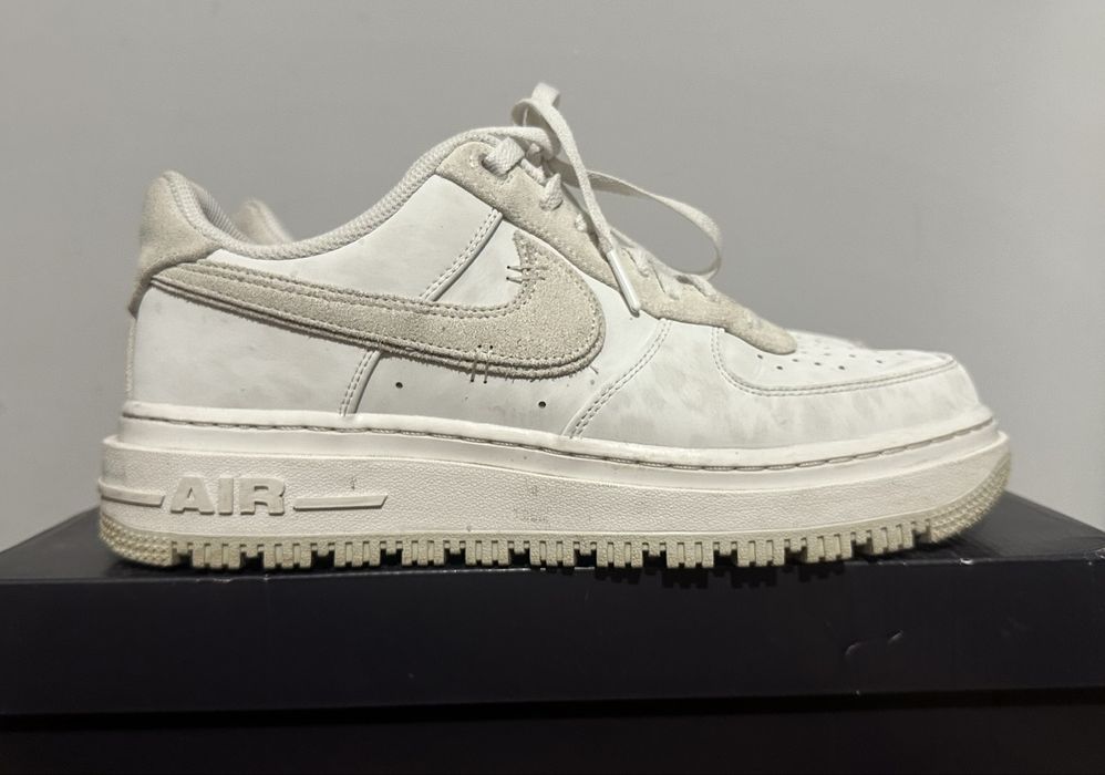 Обувки Nike Air Force 1 Luxe