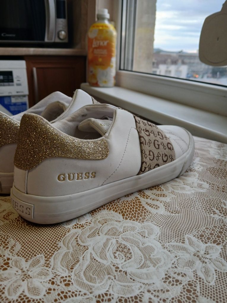 Обувки на Guess,в много добро състояние 37 номер