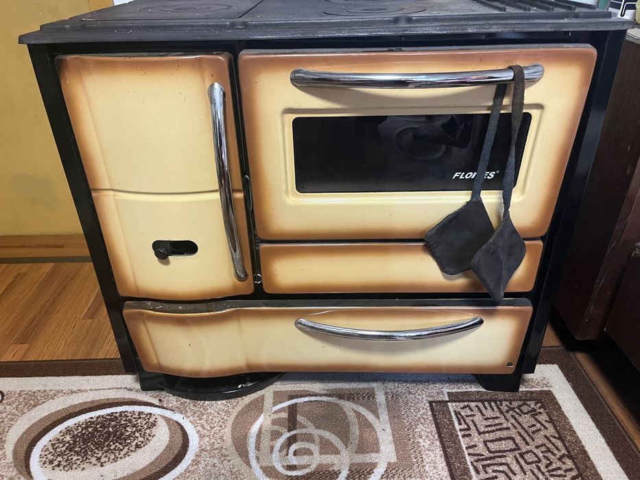 Продавам Готварска печка на твърдо гориво